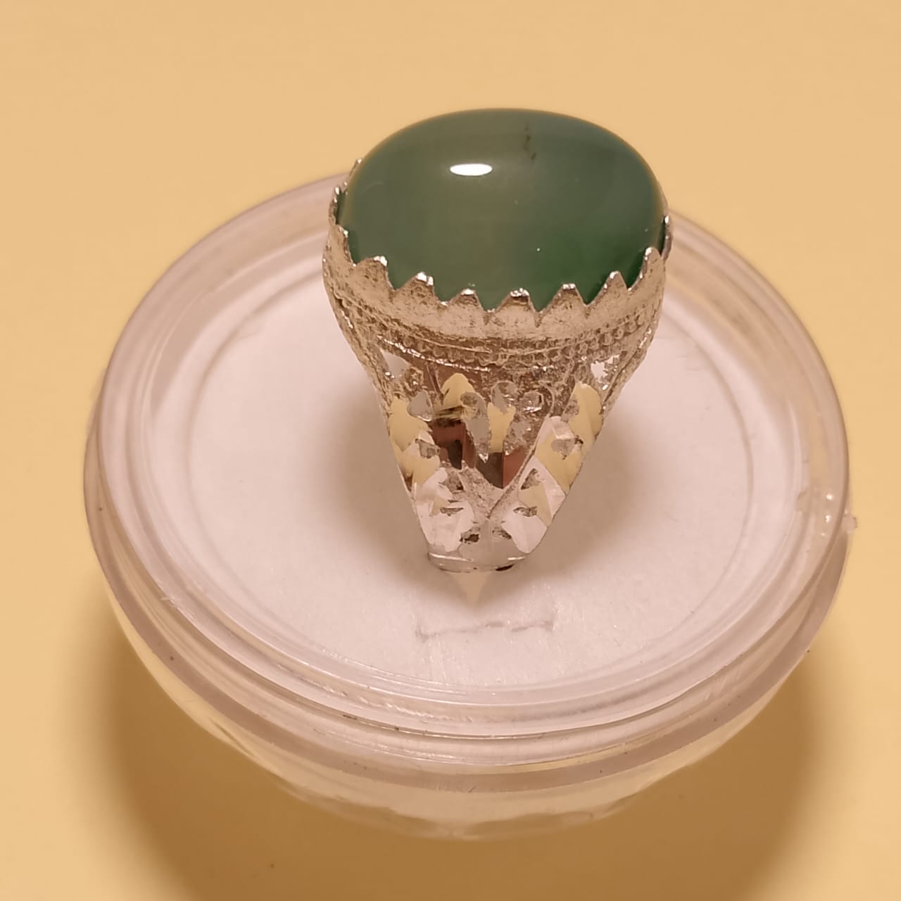 22 Carats Green Aqiq Ring, Cabashon Cut, Size 17