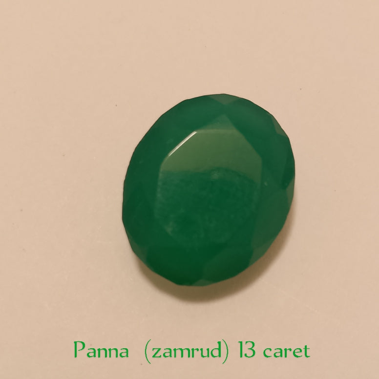 Panna (zamrud) | Oval Shape Step Cutting | Vitreous Dark Green