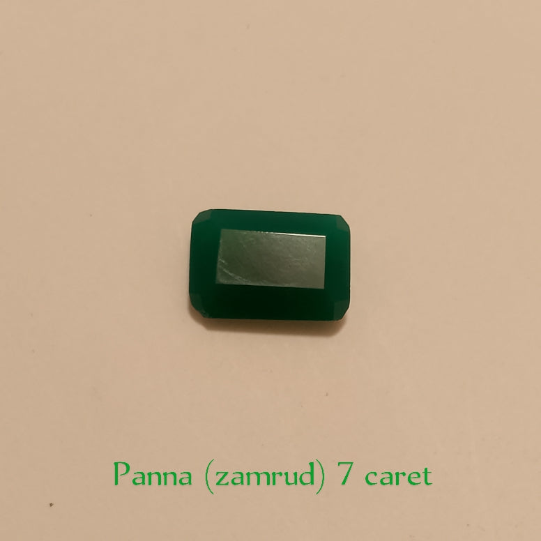 Panna (zamrud) | Step Cutting | Vitreous Dark Green color