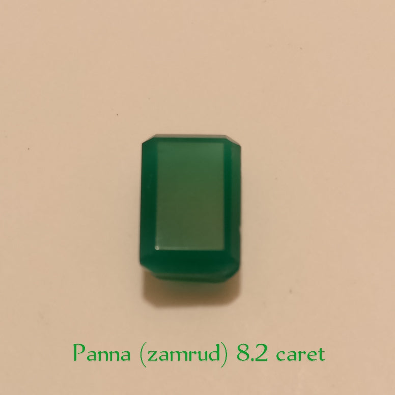 Panna (zamrud) | Step Cutting | Vitreous Dark Green color