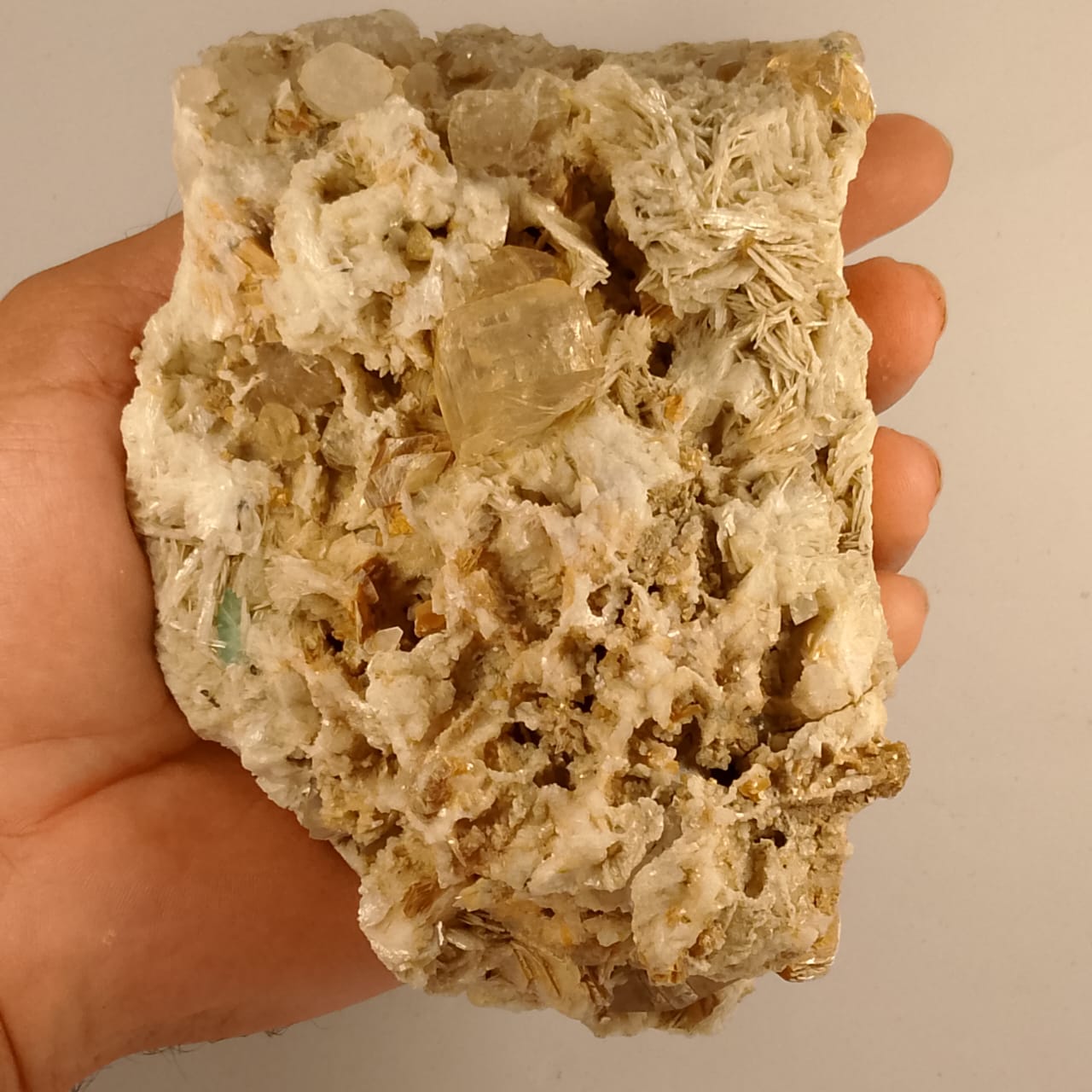 Specimen 12 | 4060 carats | Rs 65 per ct.