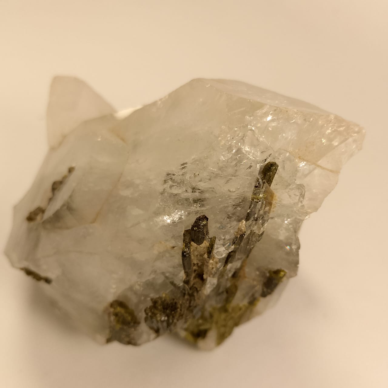 Green-Black Tourmaline Specimen | 1660 carats | Rs45 per ct.