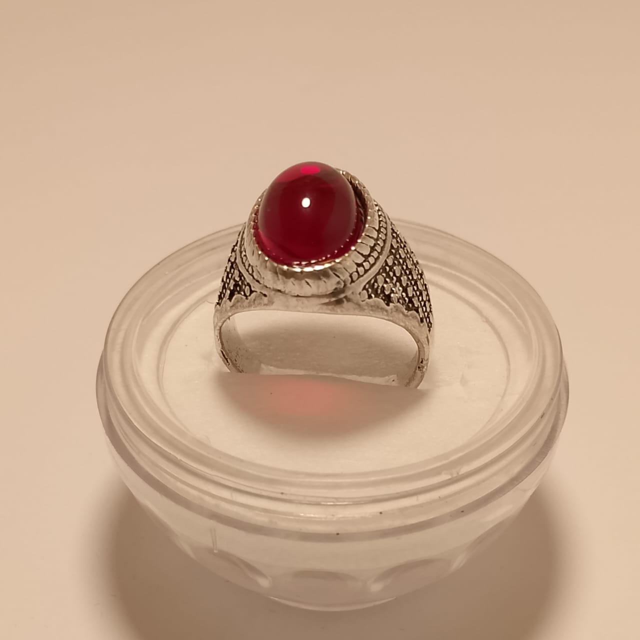 10 Carat Red Aqiq Ring, Cabashon Cut, Size 18