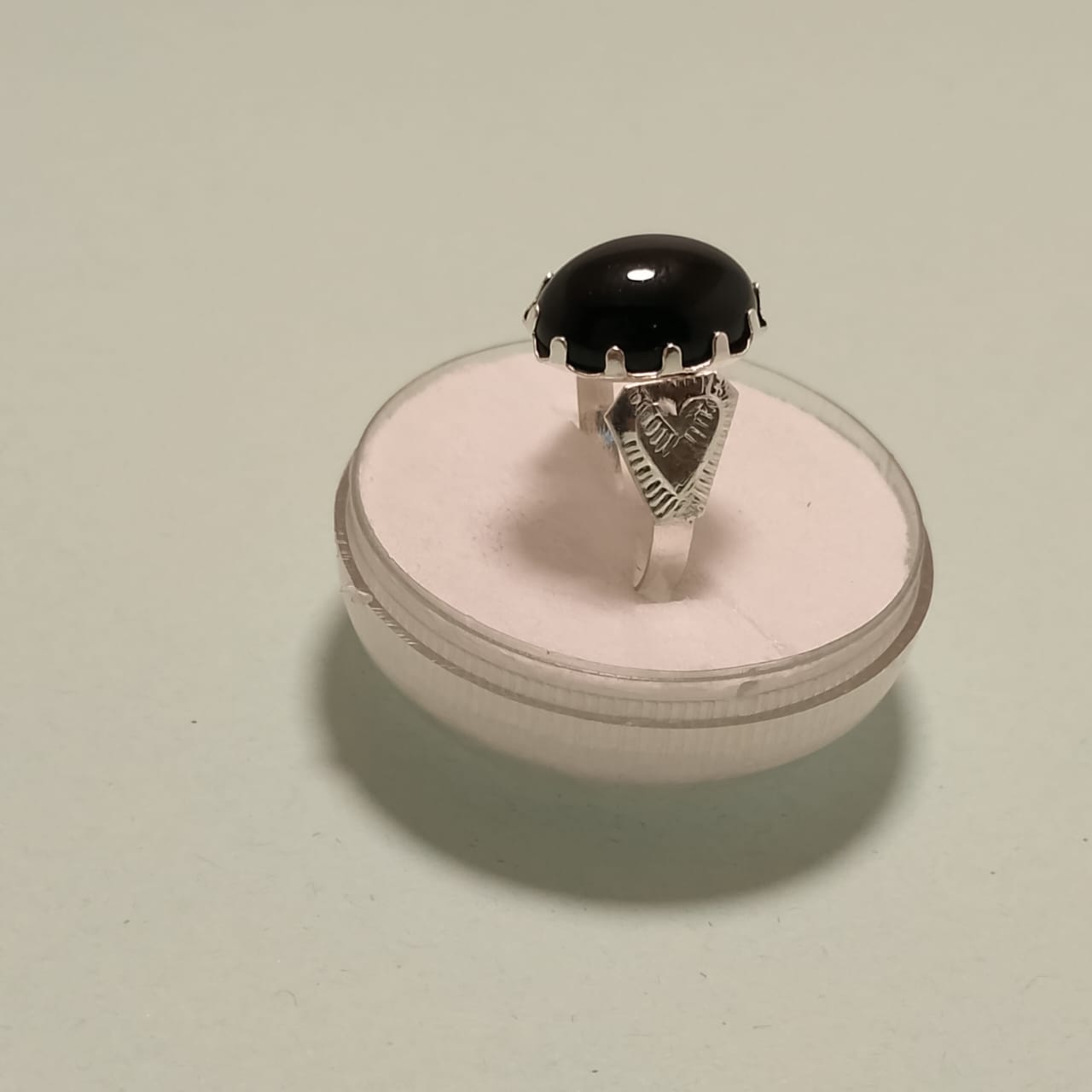 10 Carats Aqeeq Ring, Cabchon Cut