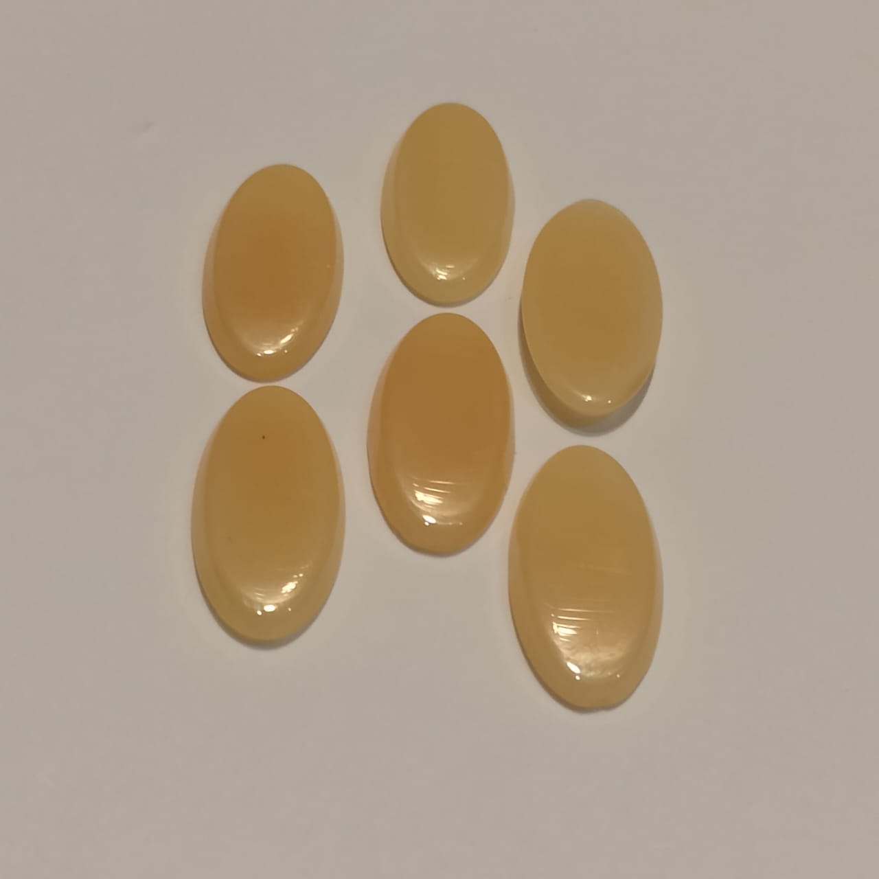 Pukhraj | Light Yellow Sapphire | Oval shape Cabachon Cutting