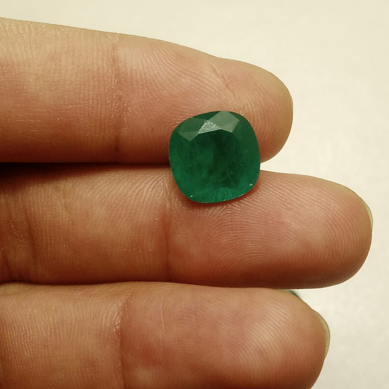 Panna (zamrud) | Step Cutting | Vitreous Dark Green color