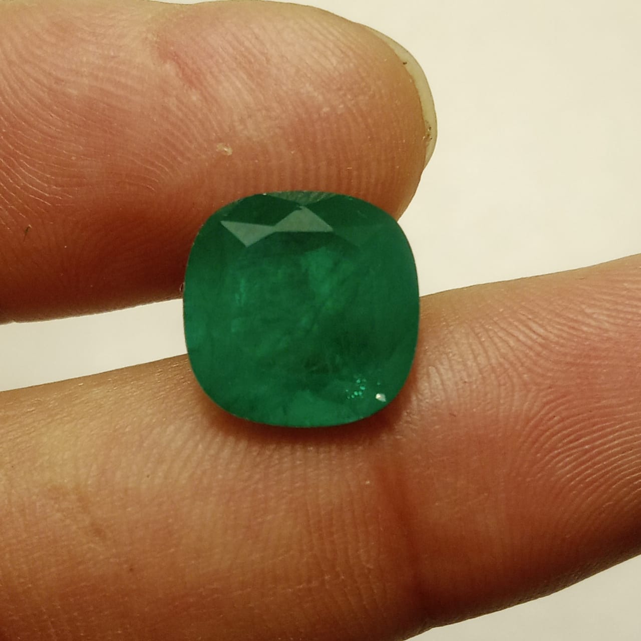 Panna (zamrud) | Step Cutting | Vitreous Dark Green color