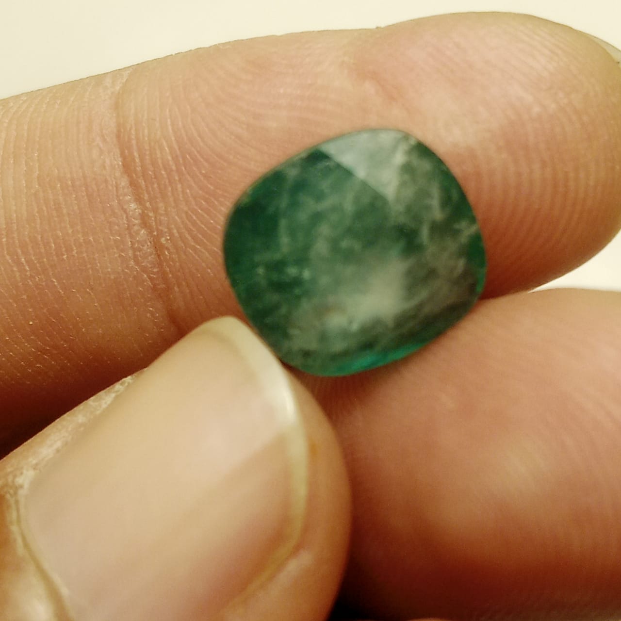 Panna (zamrud) | Step Cutting | Vitreous Dark Green color