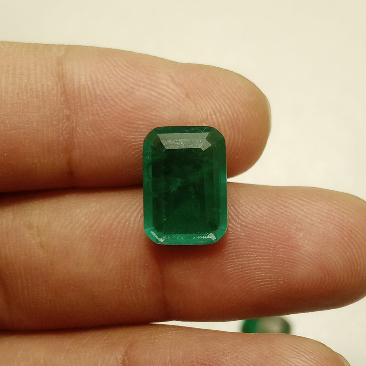 Panna (zamrud) | Step Cutting | Vitreous Dark Green color