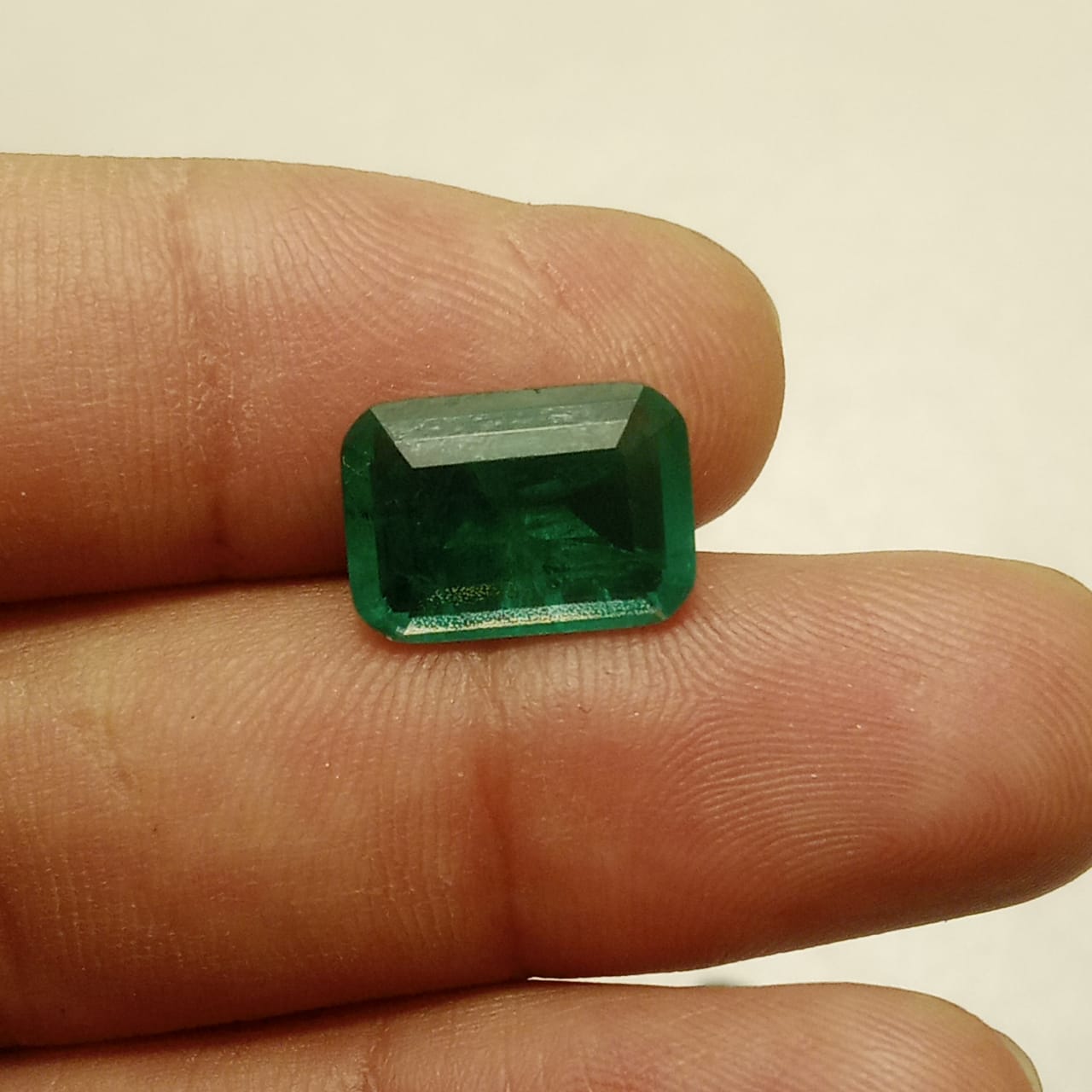 Panna (zamrud) | Step Cutting | Vitreous Dark Green color