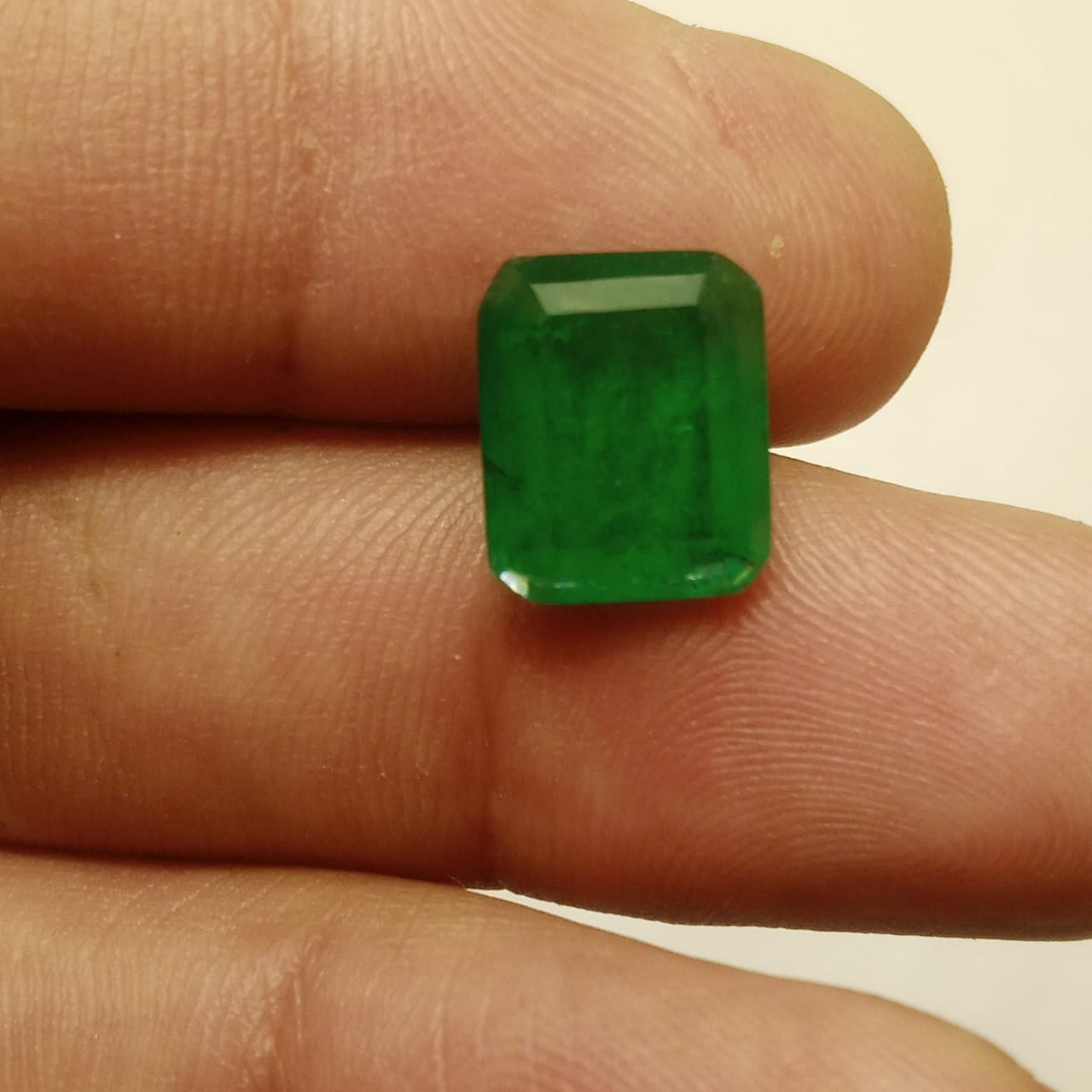 Panna (zamrud) | Step Cutting | Vitreous Dark Green color