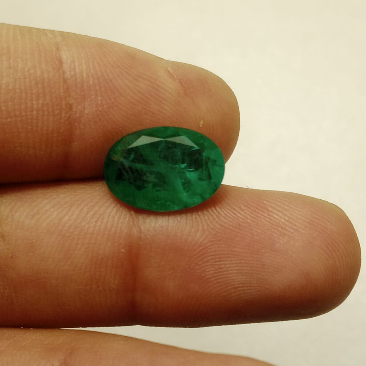 Panna (zamrud) | Step Cutting | Vitreous Dark Green color