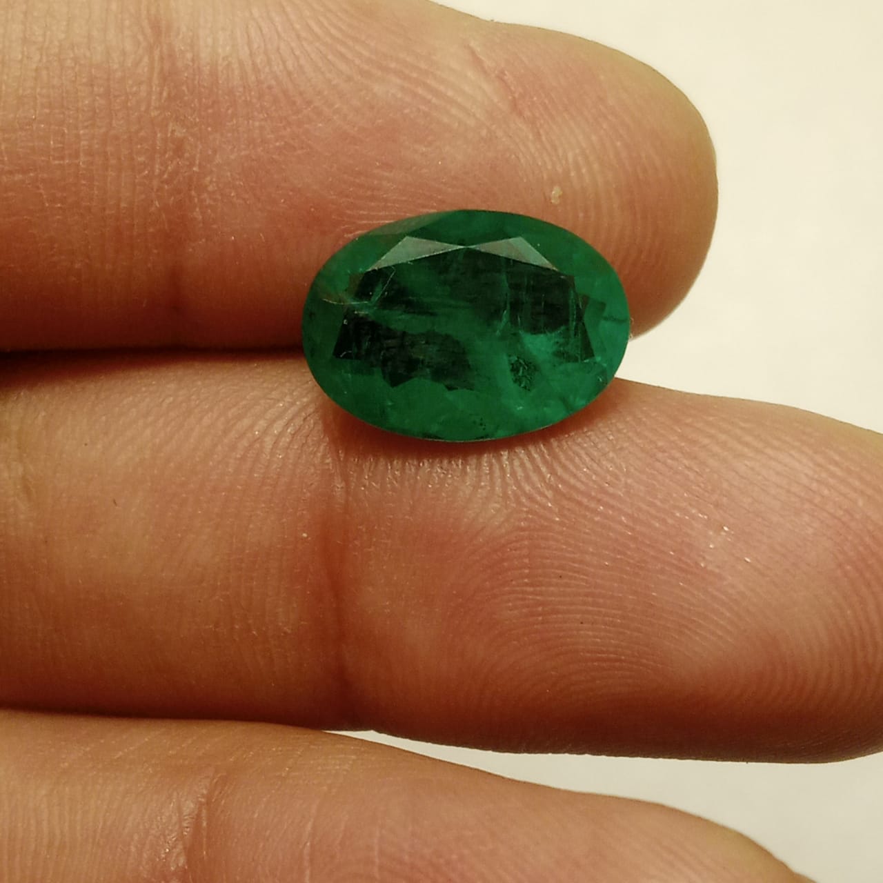 Panna (zamrud) | Step Cutting | Vitreous Dark Green color