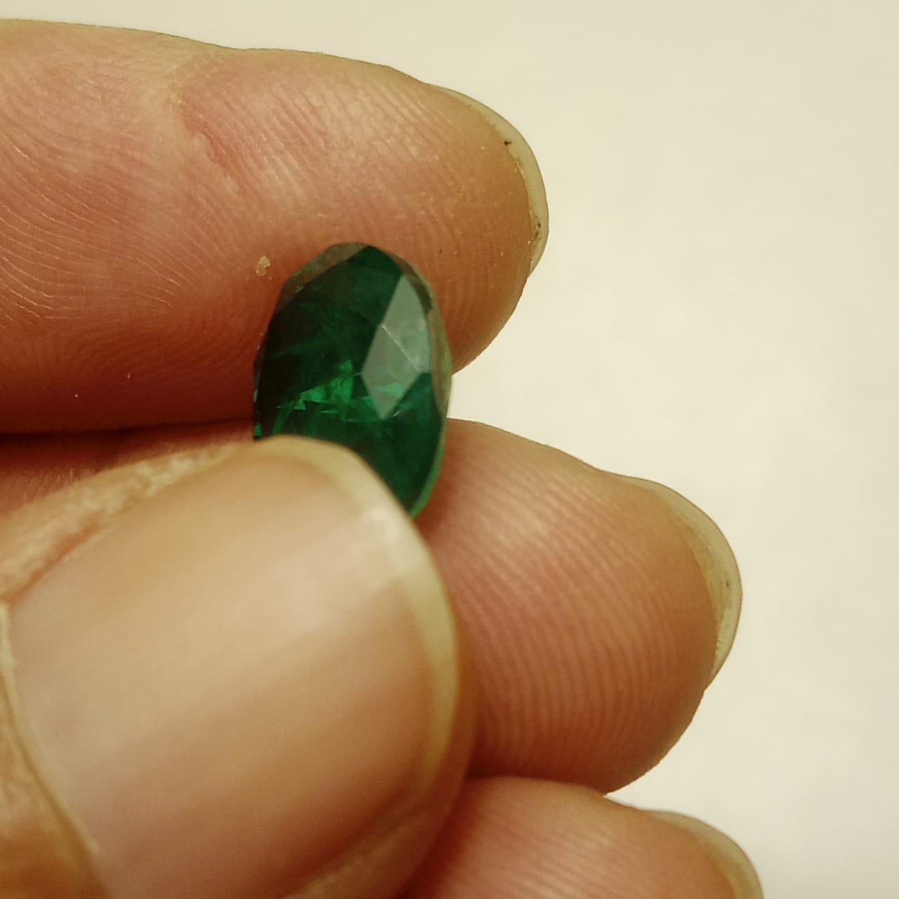 Panna (zamrud) | Step Cutting | Vitreous Dark Green color