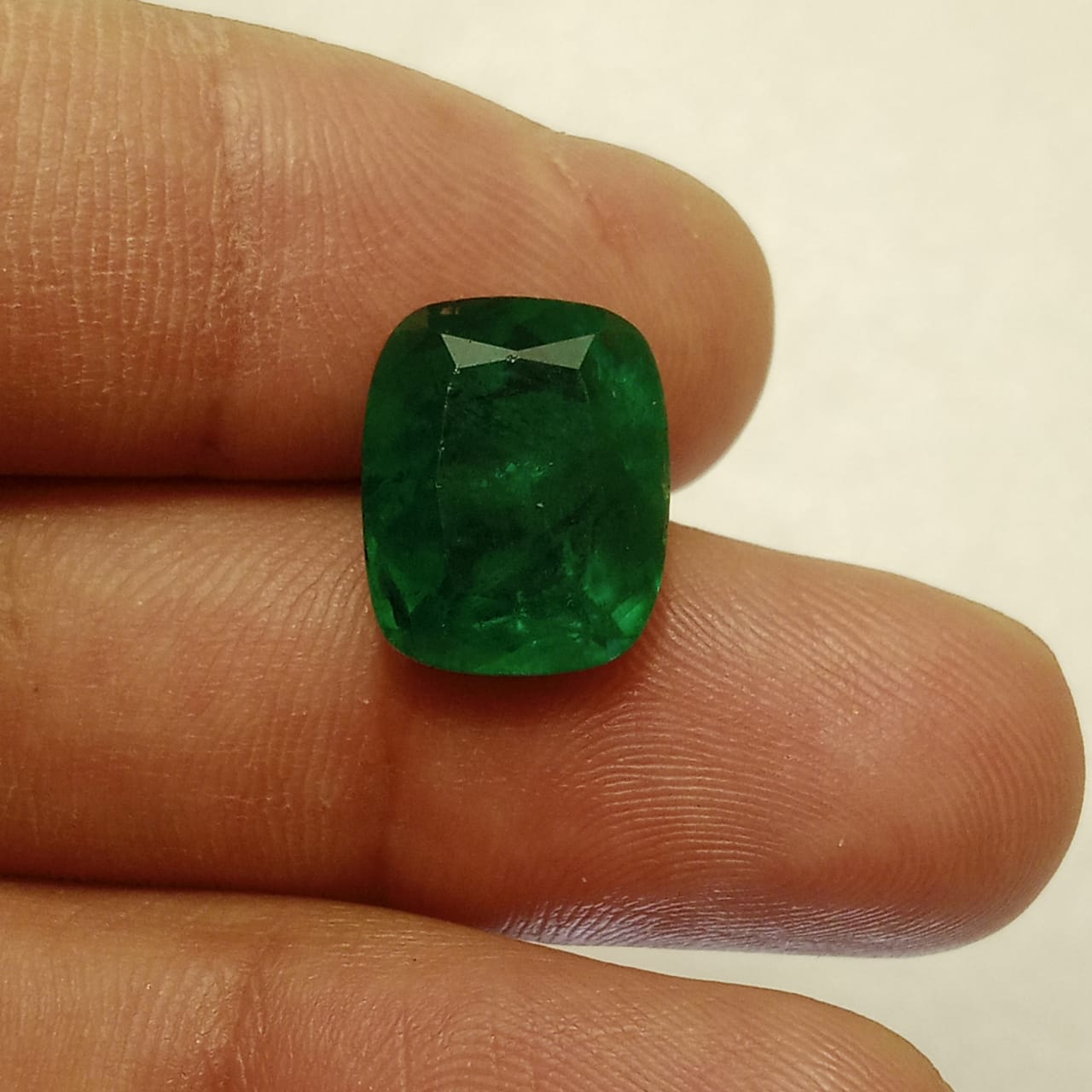 Panna (zamrud) | Step Cutting | Vitreous Dark Green color