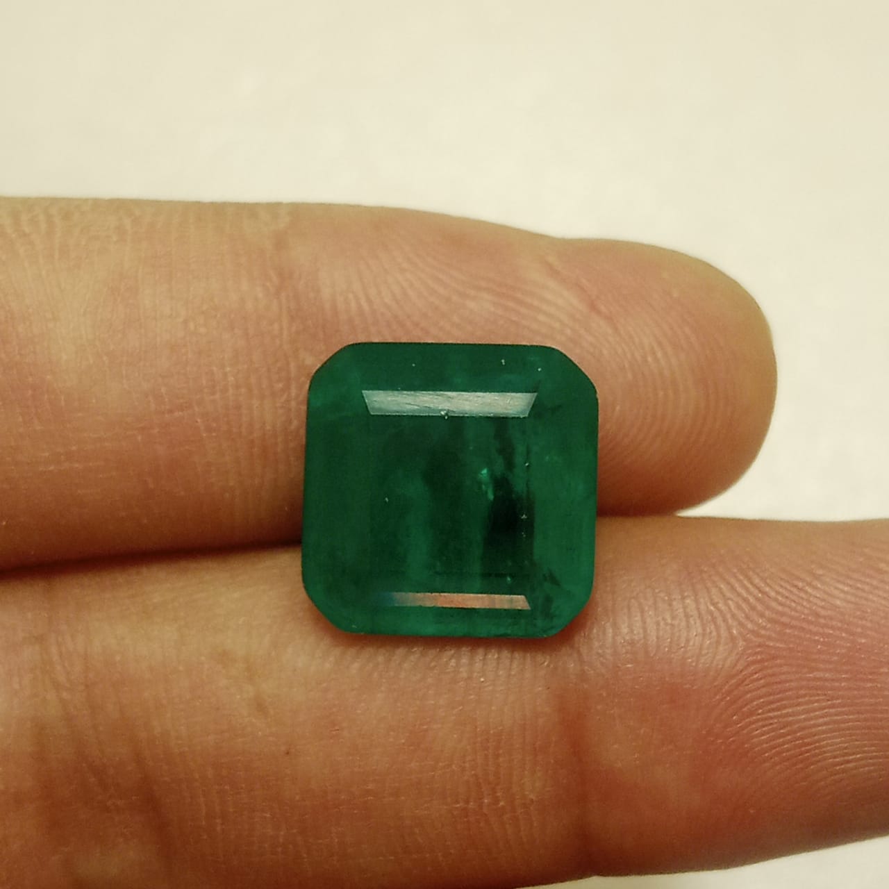 Panna (zamrud) | Step Cutting | Vitreous Dark Green color