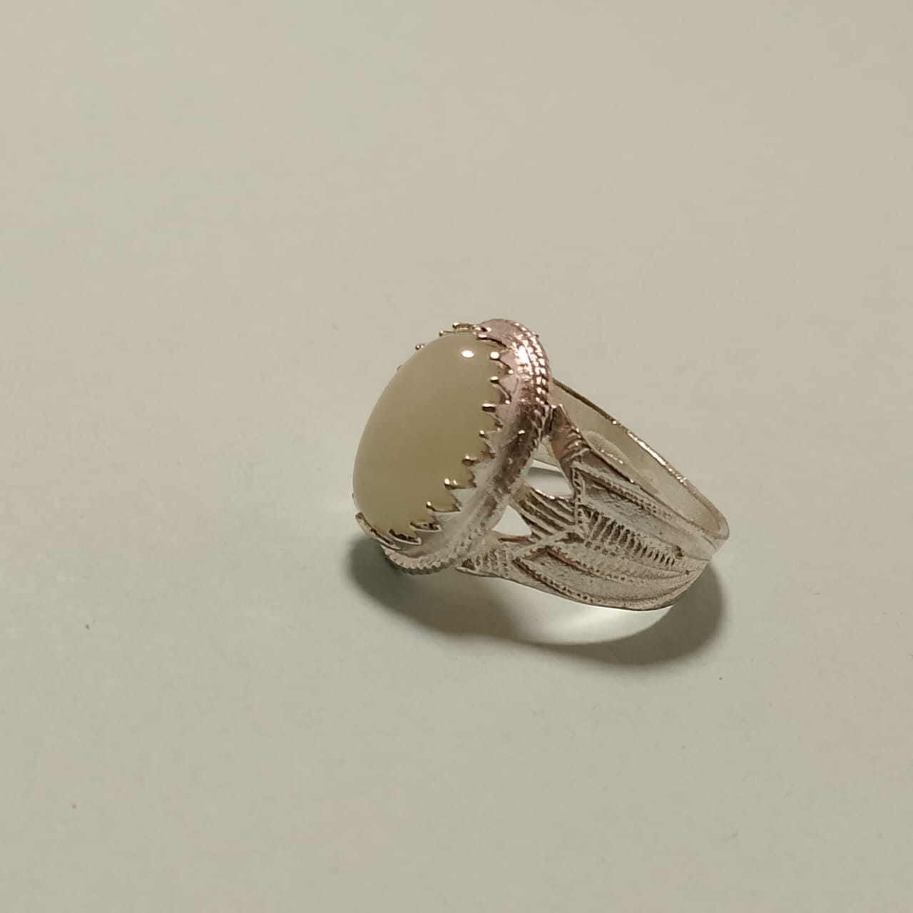23 Carats Moonstone Ring, Cabachon Cut