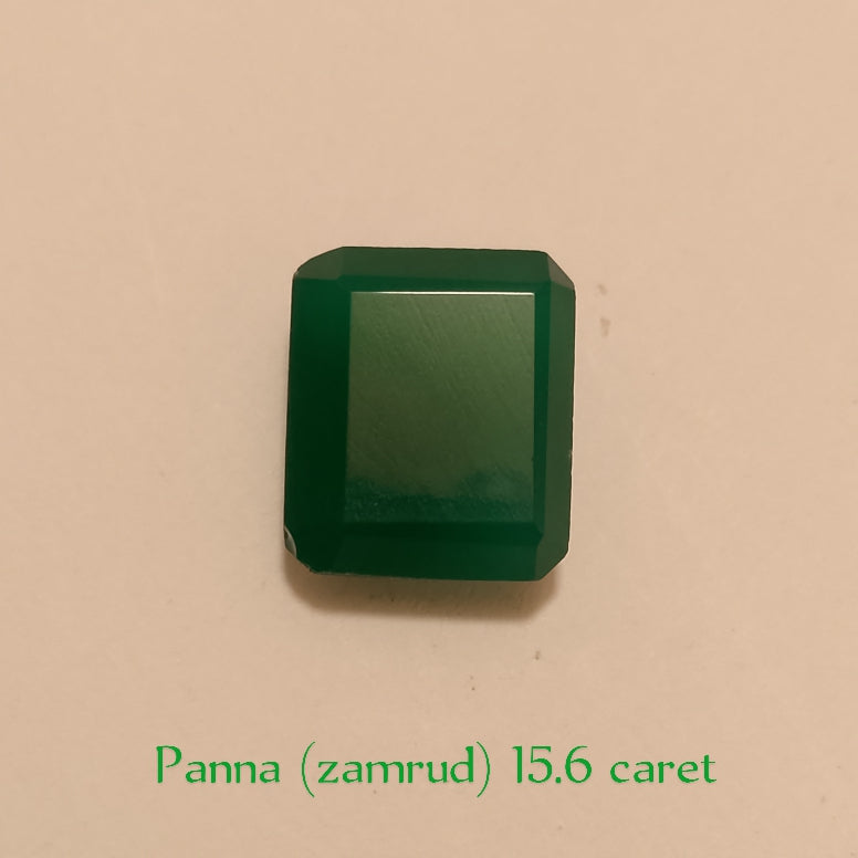 Panna (zamrud) | Step Cutting | Vitreous Dark Green color
