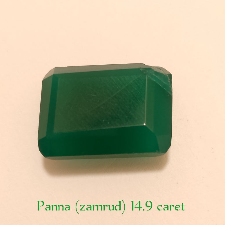 Panna (zamrud) | Step Cutting | Vitreous Dark Green color
