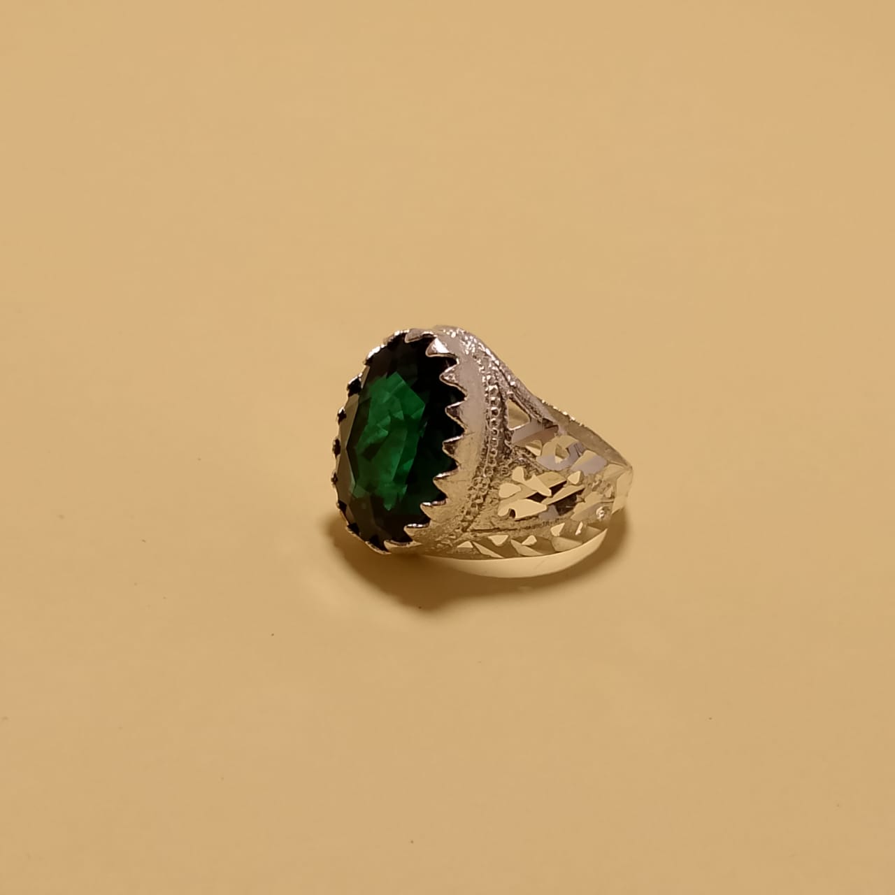 Elegant 14 Carat Green Apatite Ring, Oval Cut, Size 19