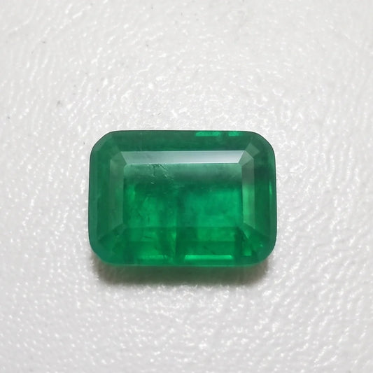 Panna (zamrud) | Oval Shape Step Cutting | Vitreous Dark Green