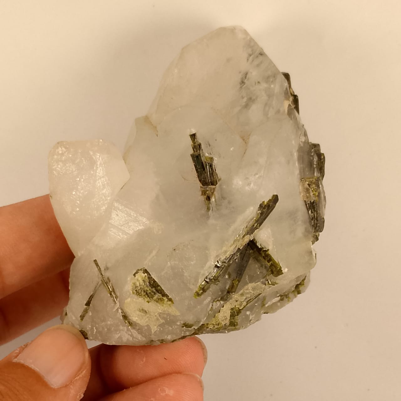 Green-Black Tourmaline Specimen | 1660 carats | Rs45 per ct.