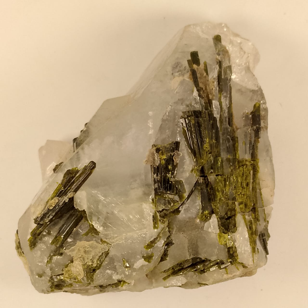 Green-Black Tourmaline Specimen | 1660 carats | Rs45 per ct.