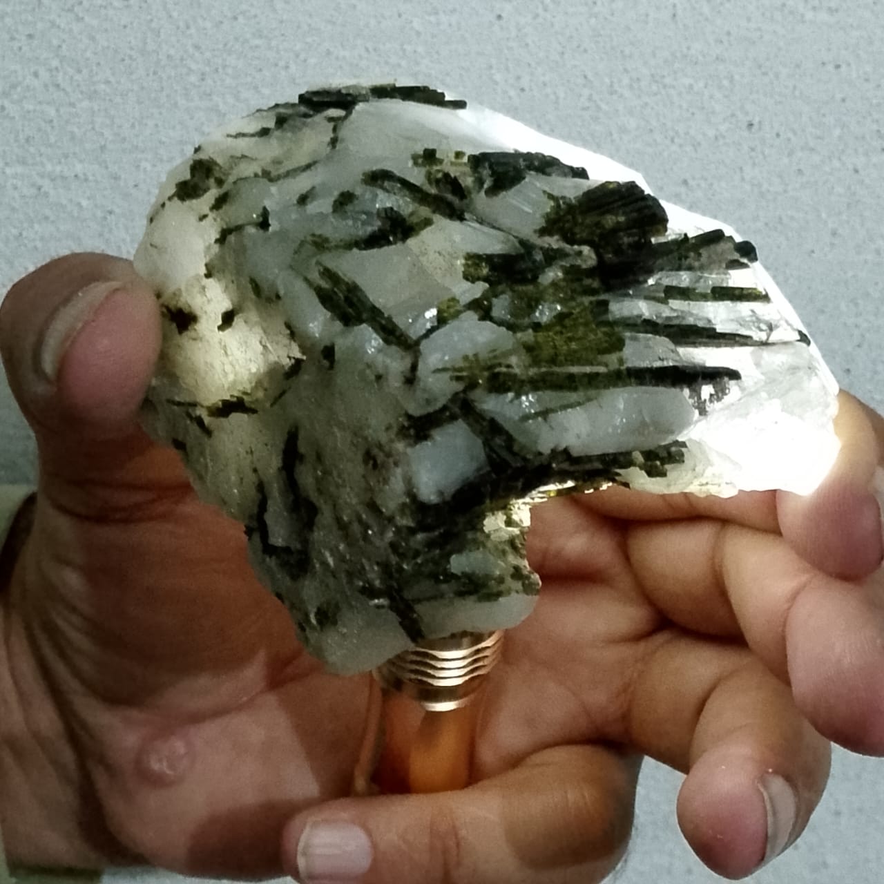 Green-Black Tourmaline Specimen | 1660 carats | Rs45 per ct.