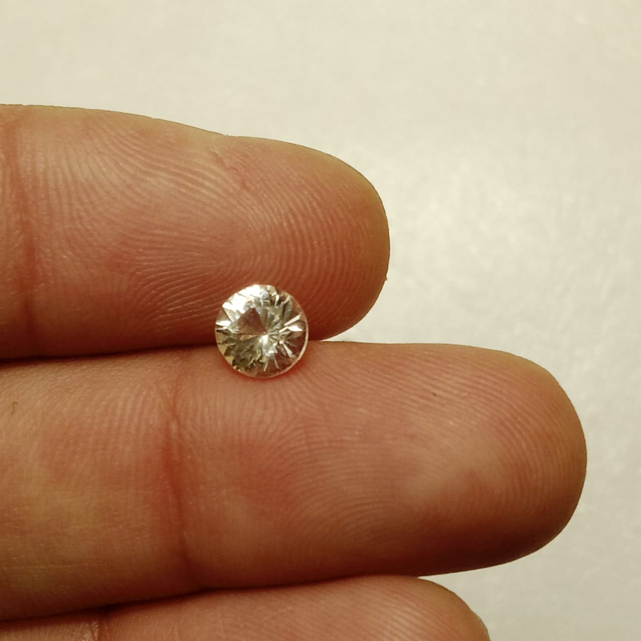 White Pukhraj | White Sapphire | Diamond Cut