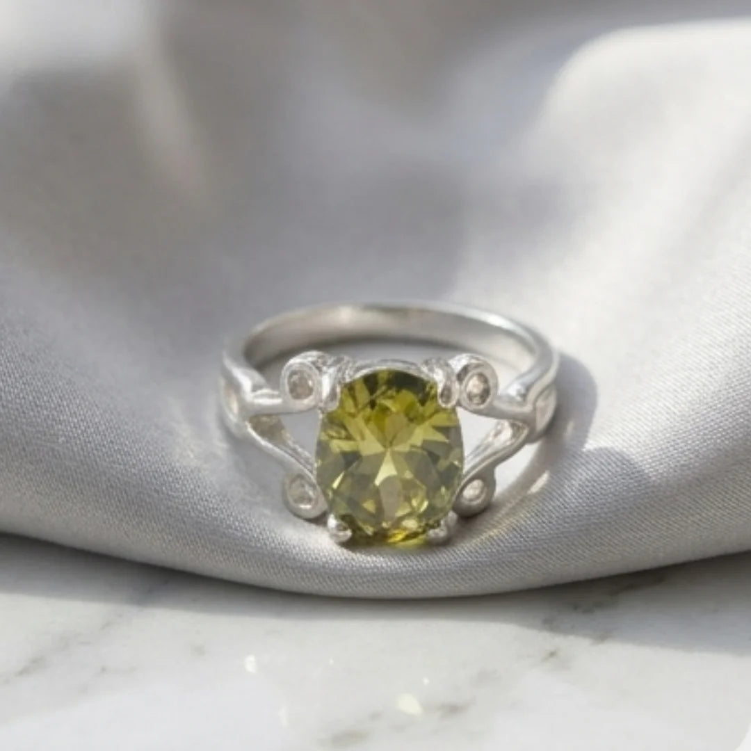4 Carat Emerald Female Ring | Step Cut | Zamrud Ring